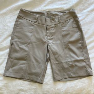 Aramark FlexFit Bermuda Work Shorts in Khaki - Size 8